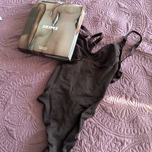 Skims seamless sculpt thong bodysuit